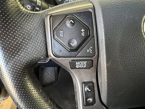 Used 2018 Toyota Tacoma TRD Off-Road w/ Technology Package AWD/4WD image 7