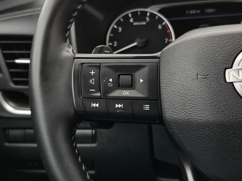 Used 2025 Nissan Rogue SV FWD image 26