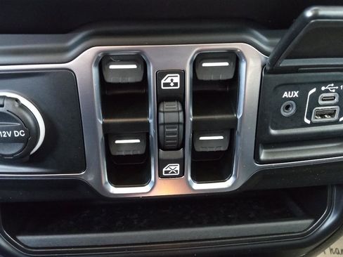 Used 2023 Jeep Wrangler Sahara w/ Cold Weather Group AWD/4WD image 24