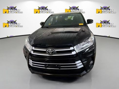 Used 2017 Toyota Highlander LE AWD/4WD image 2