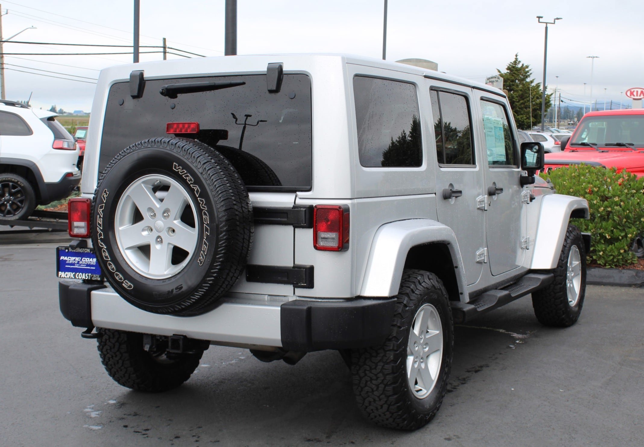 Used 2012 Jeep Wrangler Unlimited Sahara w/ Connectivity Group AWD/4WD image 6
