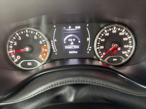 Used 2023 Jeep Renegade Latitude AWD/4WD image 11