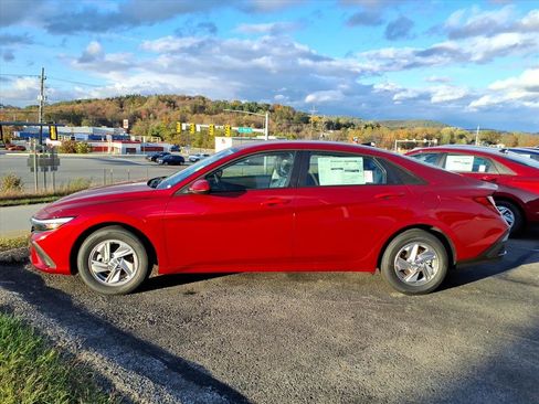 New 2025 Hyundai Elantra SE image 5