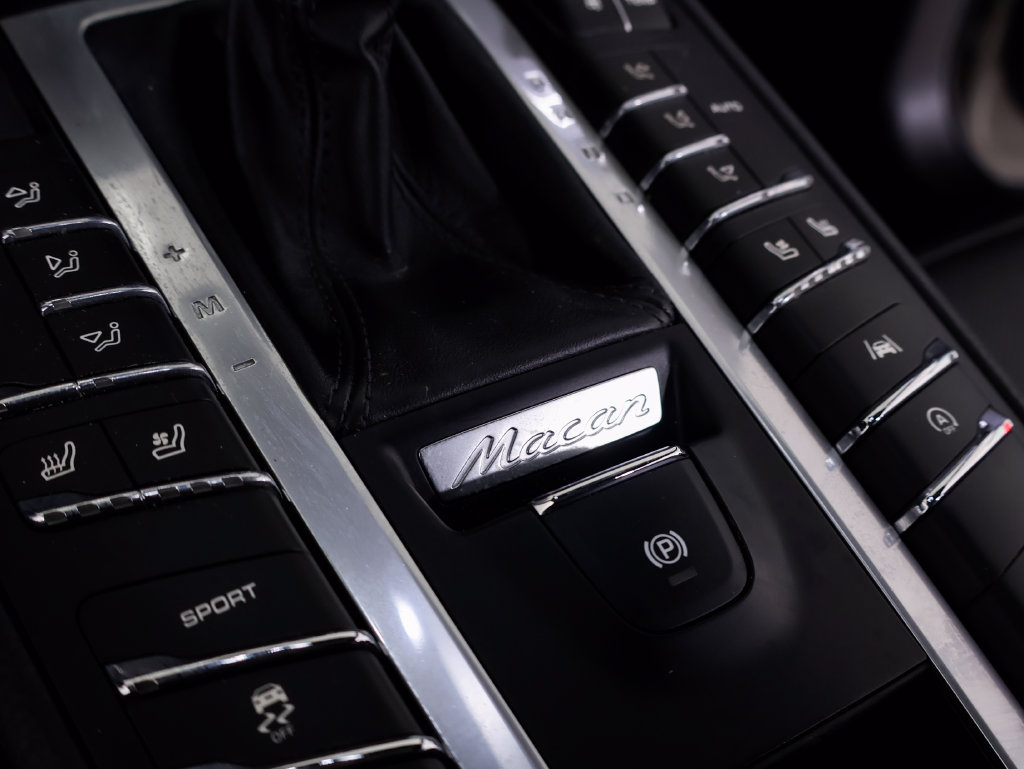 Certified 2021 Porsche Macan S AWD/4WD image 17