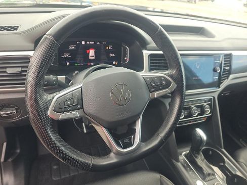Used 2023 Volkswagen Atlas SEL R-Line AWD/4WD image 8