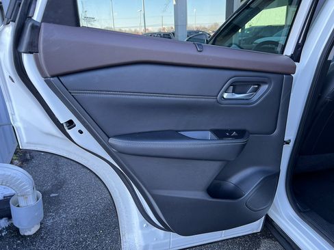 Used 2023 Nissan Rogue SV w/ SV Premium Package image 27