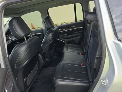 Used 2022 Jeep Grand Cherokee Limited AWD/4WD image 13