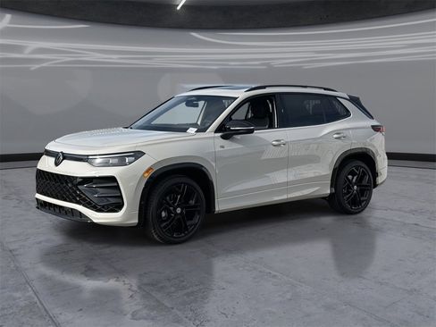 New 2026 Volkswagen Tiguan SE R-Line image 3