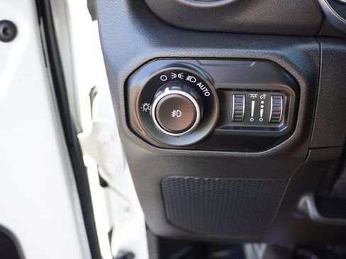 Used 2020 Jeep Wrangler Unlimited Sahara AWD/4WD image 23