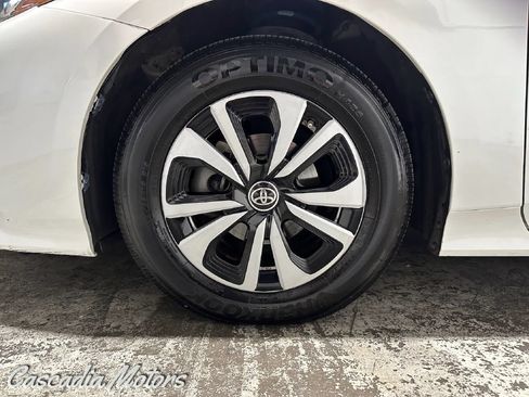 Used 2017 Toyota Prius Prime Premium FWD image 29