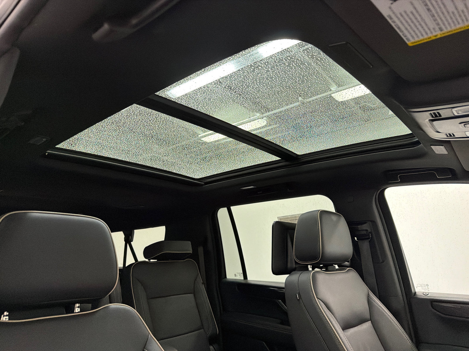 Used 2025 GMC Yukon XL Elevation w/ Elevation Premium Package AWD/4WD image 15