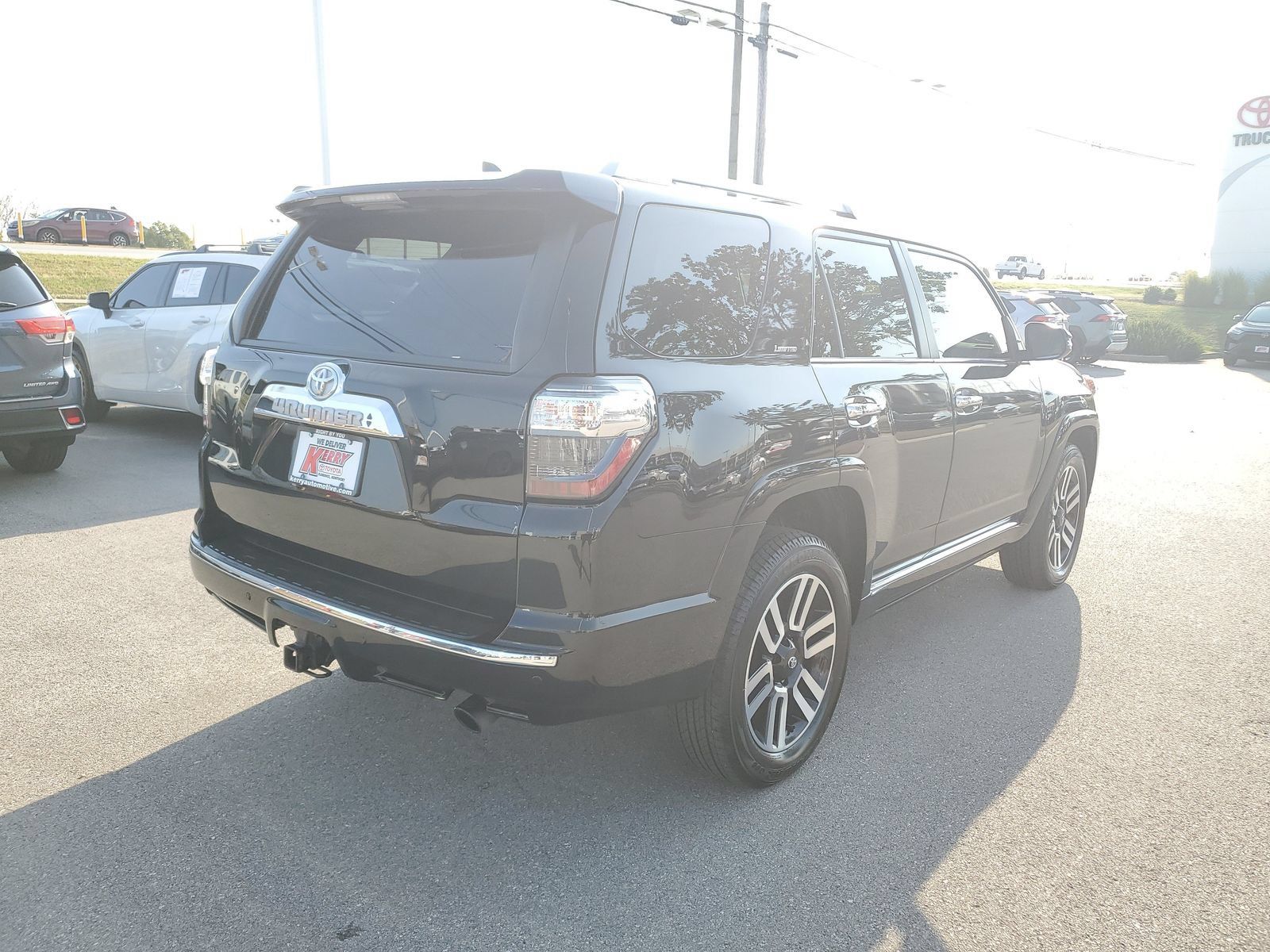 Used 2023 Toyota 4Runner Limited AWD/4WD image 4