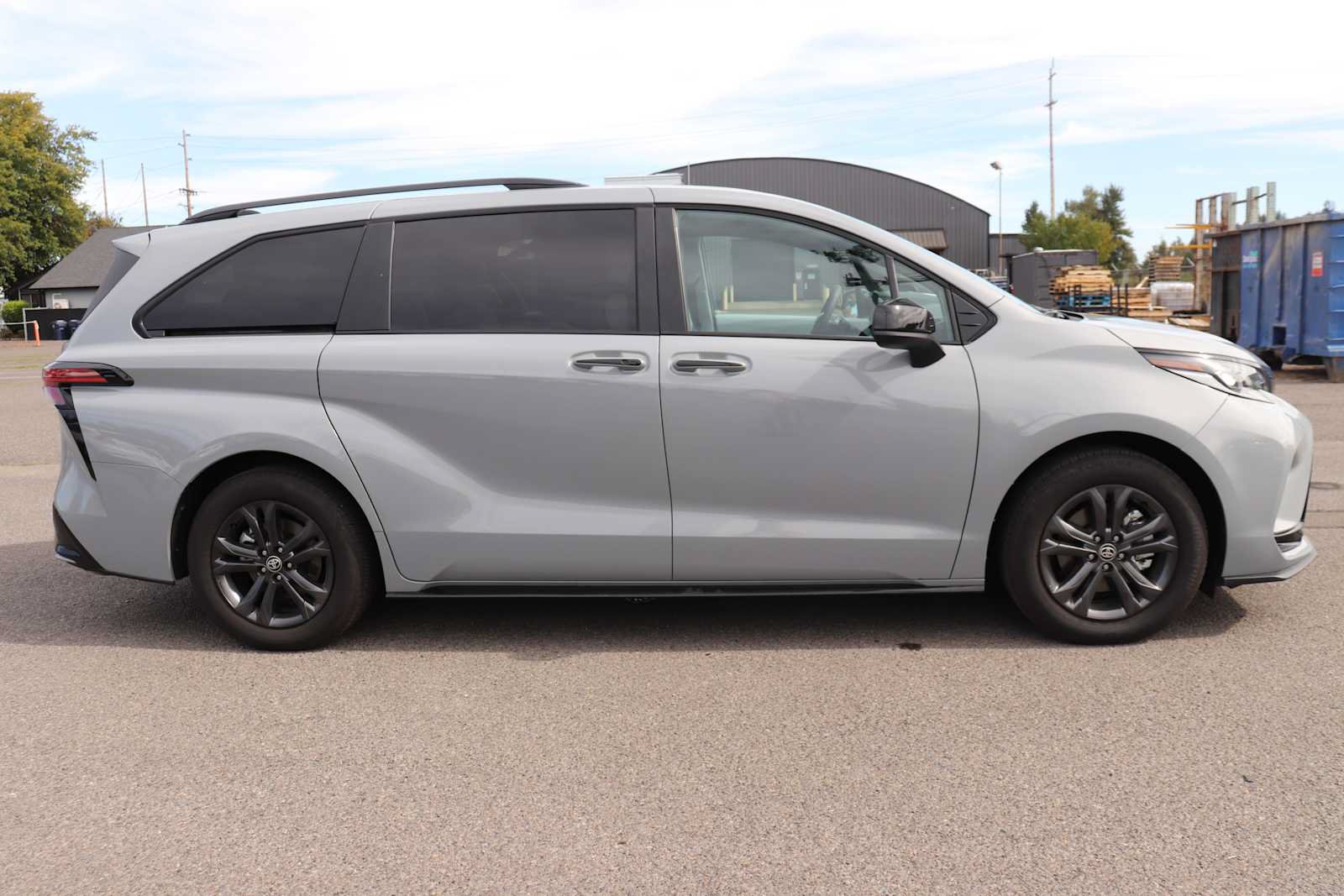Certified 2026 Toyota Sienna XSE AWD/4WD image 4