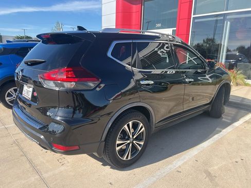 Used 2020 Nissan Rogue SV w/ Premium Package image 4