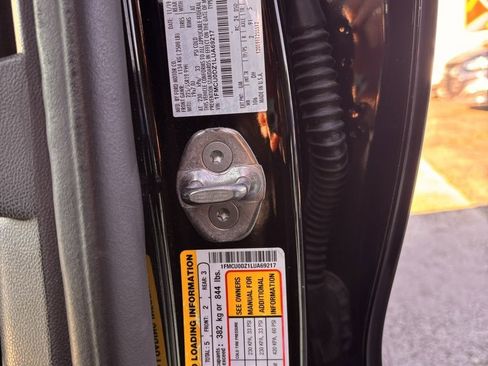 Used 2020 Ford Escape Titanium image 39