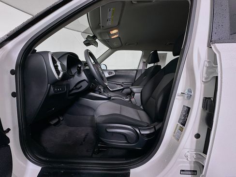 Used 2025 Kia Soul LX w/ LX Technology Package FWD image 13
