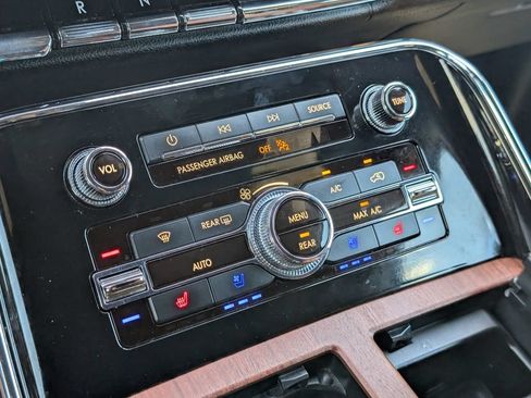 Used 2020 Lincoln Navigator L Reserve w/ Luxury Package AWD/4WD image 24