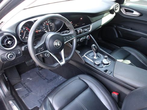 Used 2017 Alfa Romeo Giulia AWD w/ Cold Weather Package image 9