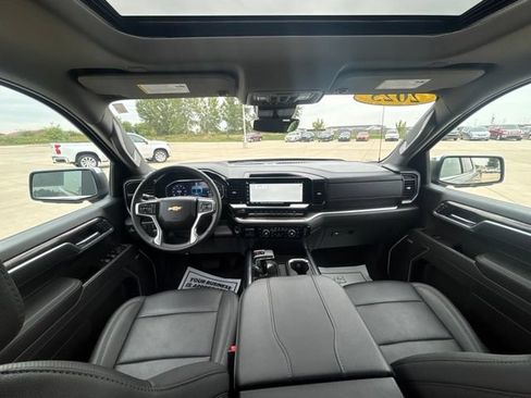 Used 2025 Chevrolet Silverado 1500 LTZ AWD/4WD image 23