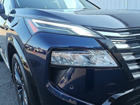 Certified 2024 Nissan Rogue Platinum w/ Platinum Premium Package FWD image 28