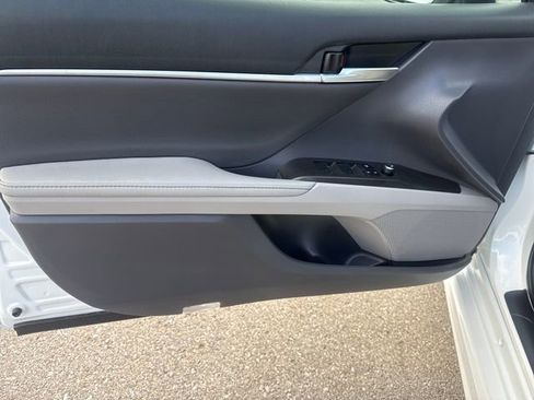 Used 2023 Toyota Camry XSE FWD image 9