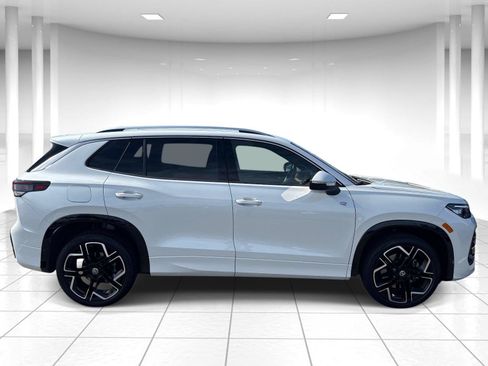 Certified 2025 Volkswagen Tiguan SEL R-Line AWD/4WD image 3