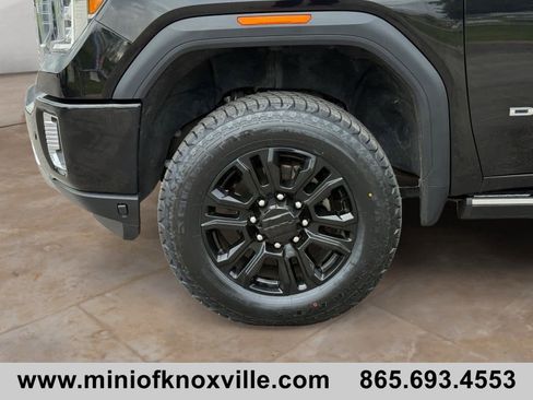 Used 2023 GMC Sierra 2500 Denali w/ Denali Black Diamond Edition AWD/4WD image 9