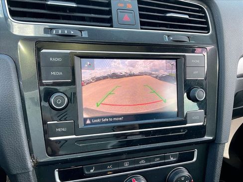 Used 2020 Volkswagen Golf 4-Door FWD image 18
