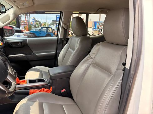 Used 2019 Toyota Tacoma SR5 RWD image 26