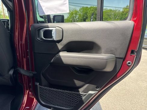 Used 2021 Jeep Wrangler Unlimited Sahara AWD/4WD image 26