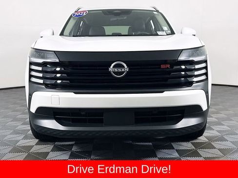 Used 2025 Nissan Kicks SR FWD image 2