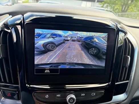 Used 2023 Chevrolet Traverse LT FWD image 20