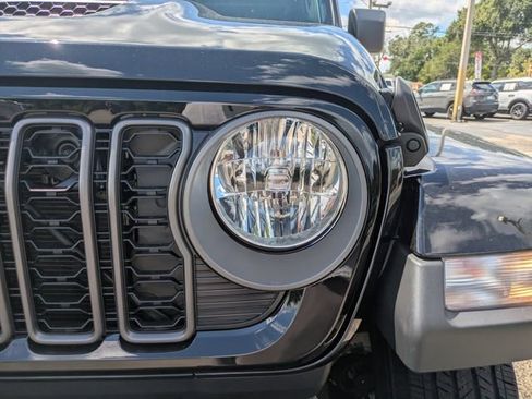 New 2025 Jeep Gladiator Sport image 9