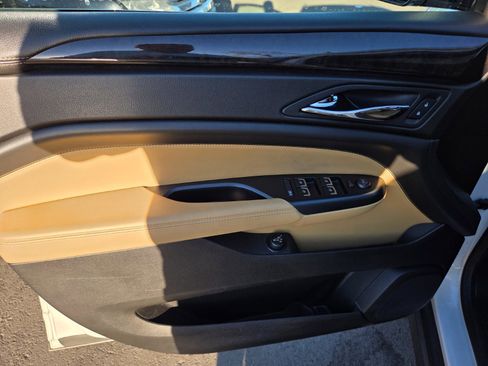 Used 2014 Cadillac SRX Luxury image 7