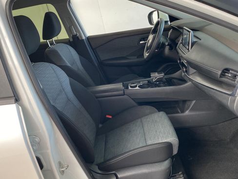 Used 2023 Nissan Rogue SV image 9