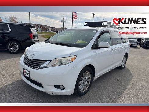 Used 2012 Toyota Sienna XLE image 4