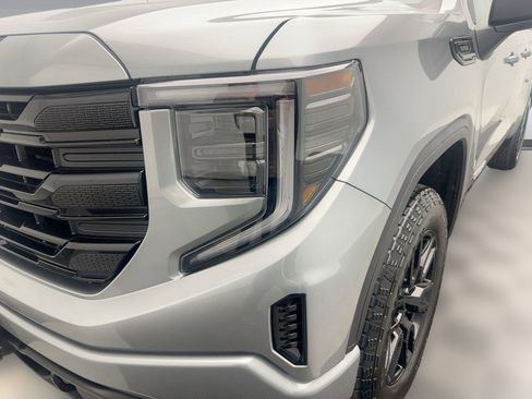 Used 2025 GMC Sierra 1500 Elevation image 11