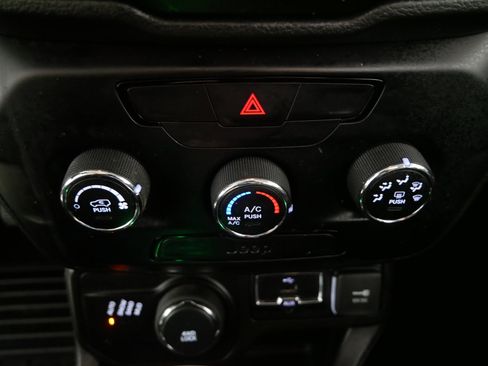 Used 2020 Jeep Renegade Sport w/ Sport Appearance Group image 23