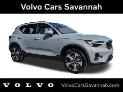 Certified 2025 Volvo XC40 B5 Plus w/ Protection Package Premier image 2