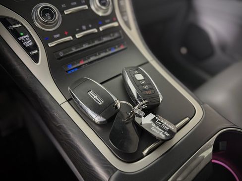 Used 2019 Lincoln Nautilus Reserve image 30