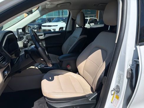 Used 2022 Ford Escape SEL image 19