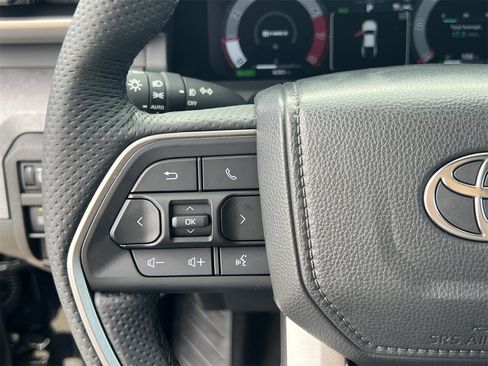 Used 2025 Toyota Tacoma Trailhunter image 15