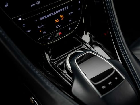 Used 2017 Aston Martin DB11 V12 RWD image 48