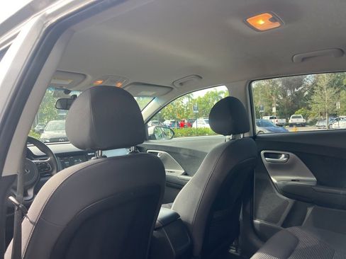 Used 2019 Kia Niro LX image 22