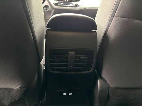 Used 2025 Toyota Corolla Cross LE image 24