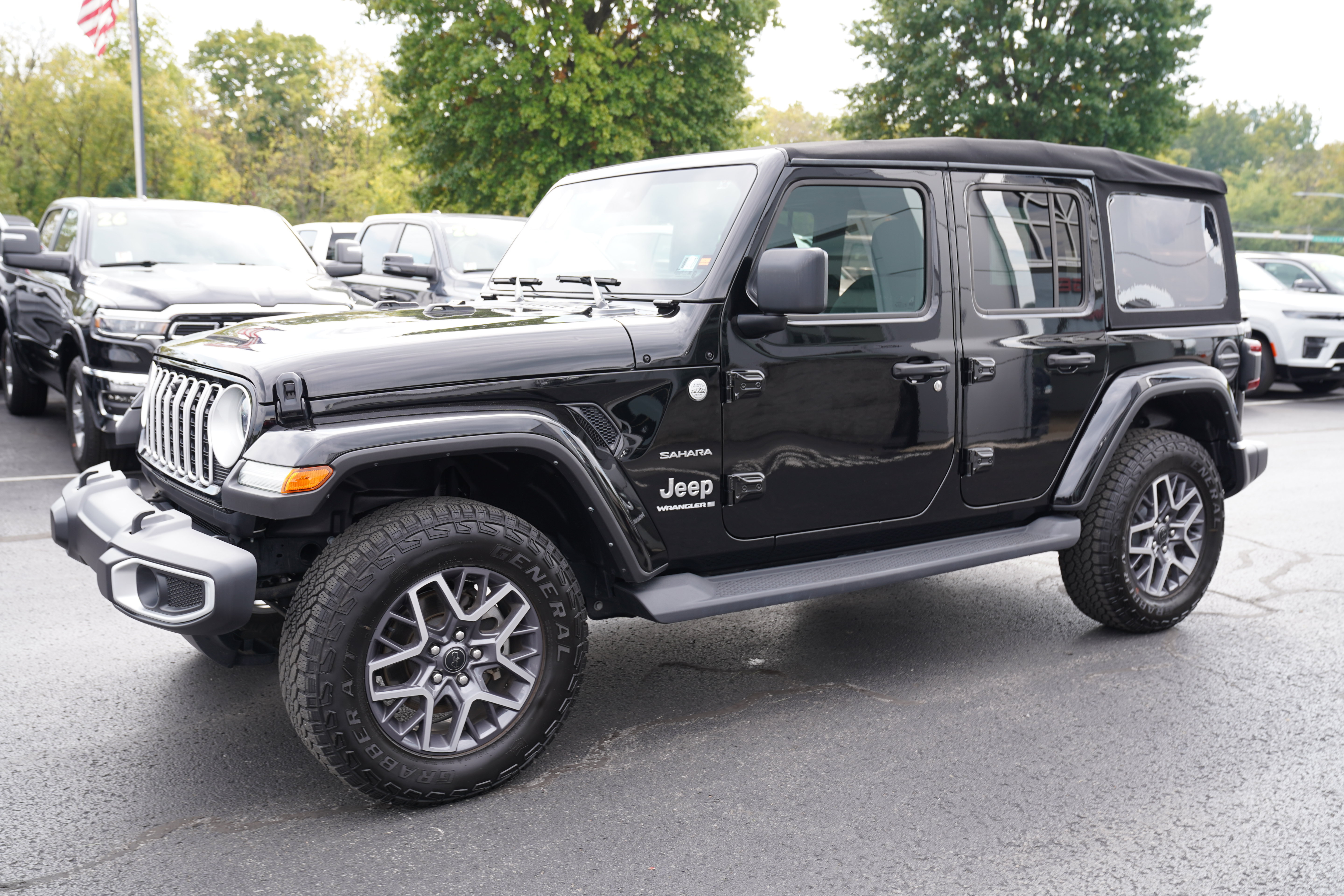 Used 2024 Jeep Wrangler Unlimited Sahara w/ Technology Group AWD/4WD image 9