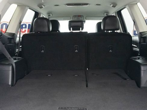 Used 2025 Kia Telluride LX FWD image 9