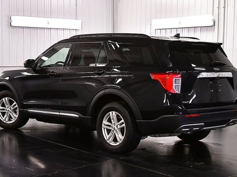 Used 2022 Ford Explorer XLT w/ Equipment Group 202A image 5