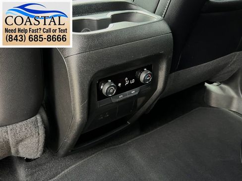 Used 2025 Chevrolet Traverse LT FWD image 18