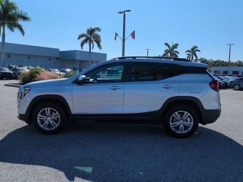 Used 2022 GMC Terrain SLE w/ Driver Convenience Package image 8